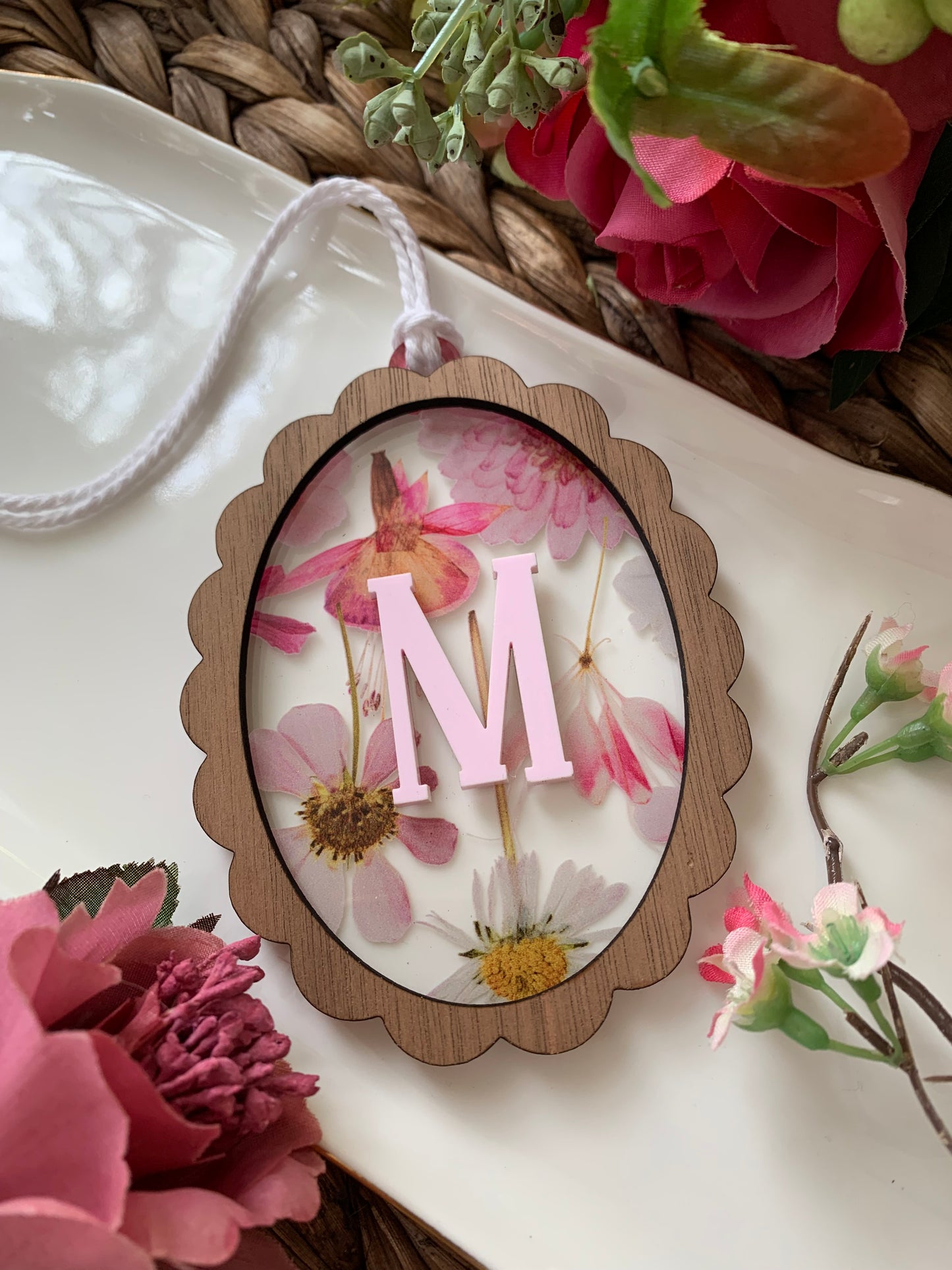 Scalloped floral Easter Initial Tag