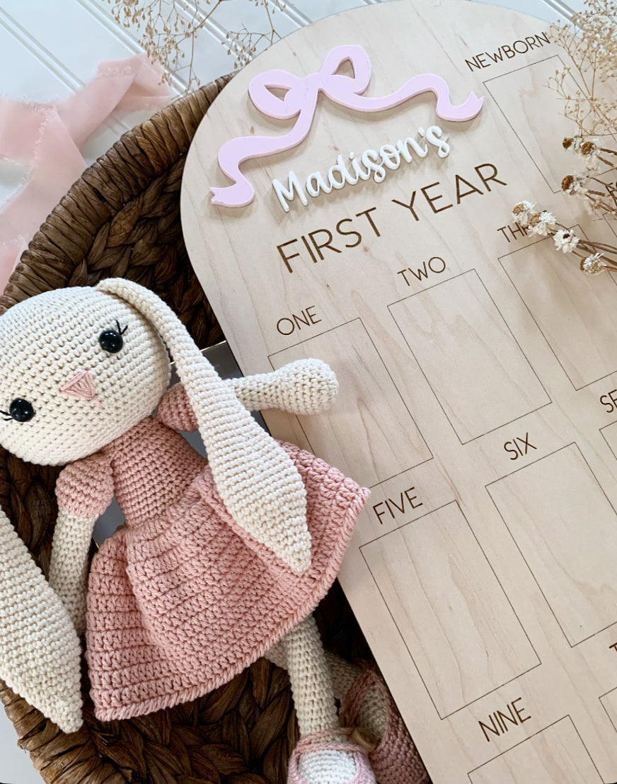 First year photo board - bow theme