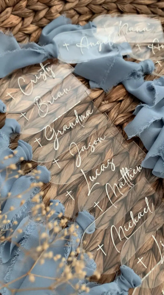 Clear acrylic place cards with chiffon