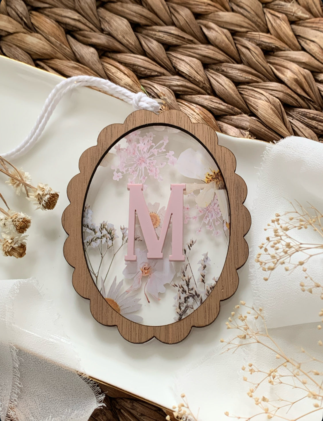 Scalloped floral Easter Initial Tag