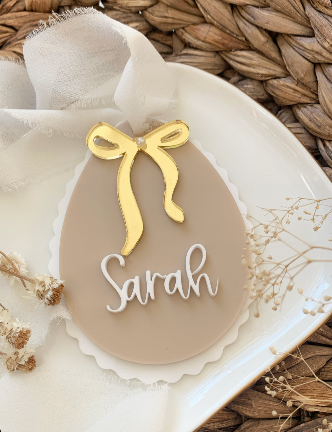 Pastel scalloped Easter basket tags with bows