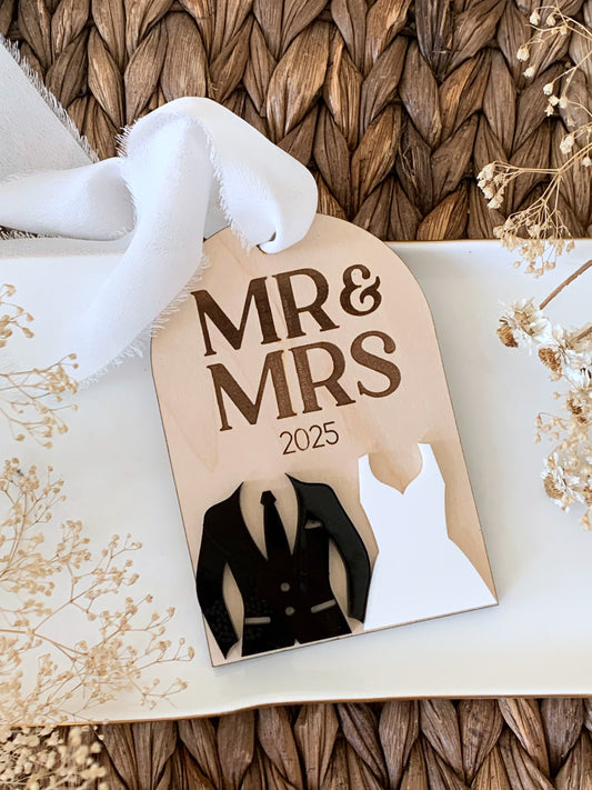 Mr and Mrs Christmas ornament, Just Married tag