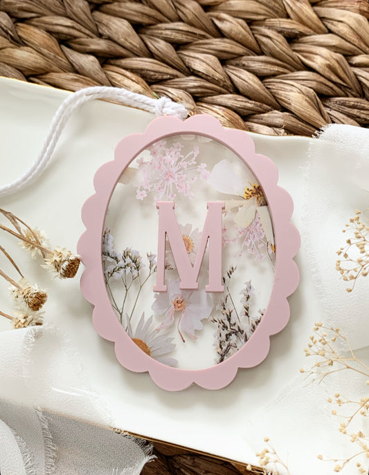 Scalloped floral Easter Initial Tag